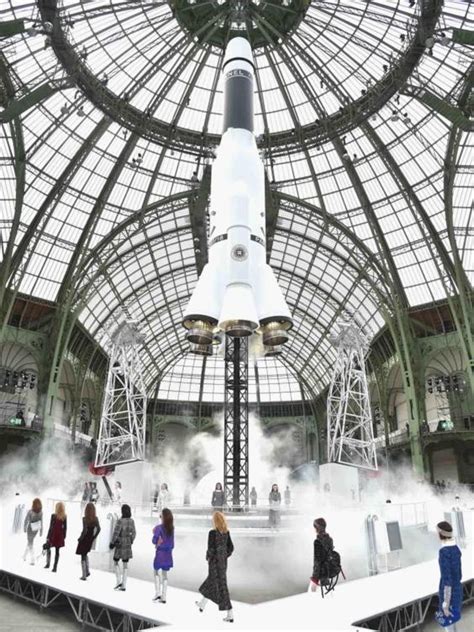 chanel fashion show 2017 rocket|Chanel space show 2017.